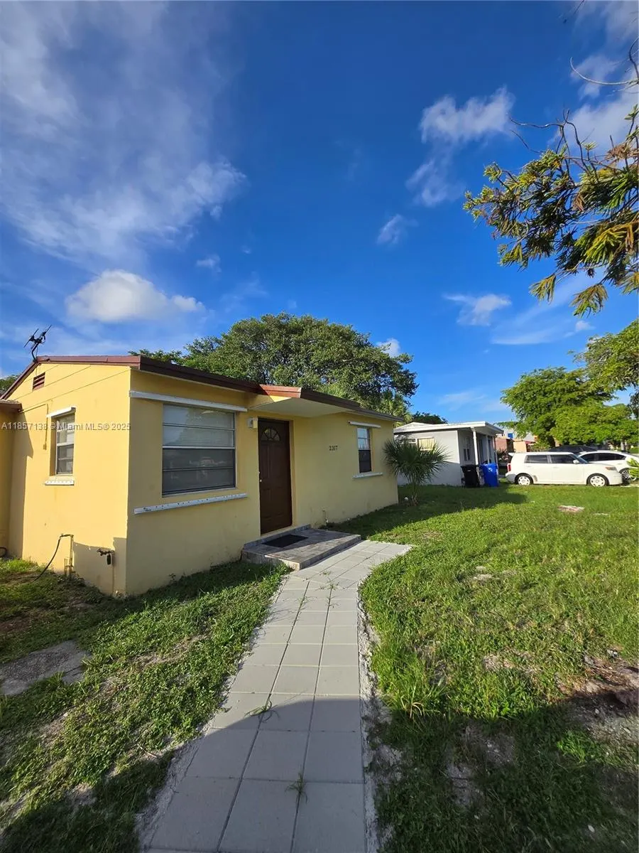 2317 NW 15th St