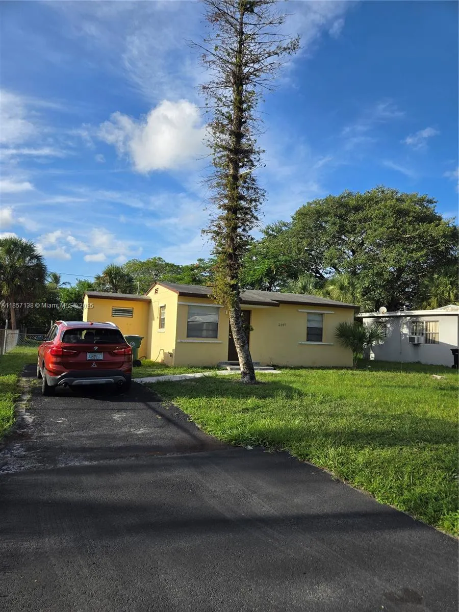 2317 NW 15th St