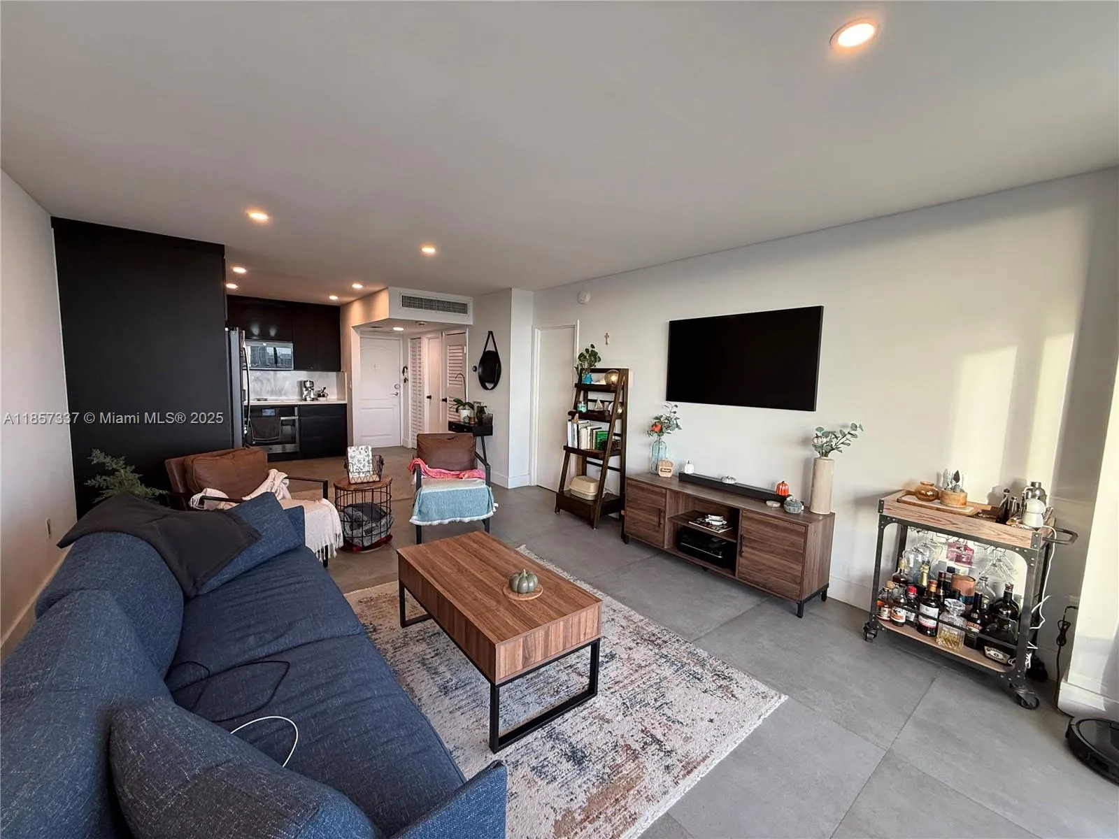 3625 N Country Club Dr, #PH5