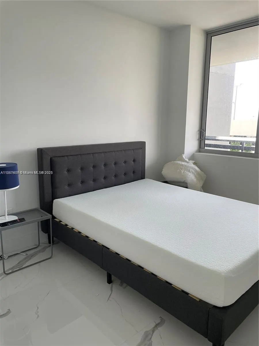 16385 Biscayne Blvd, #805
