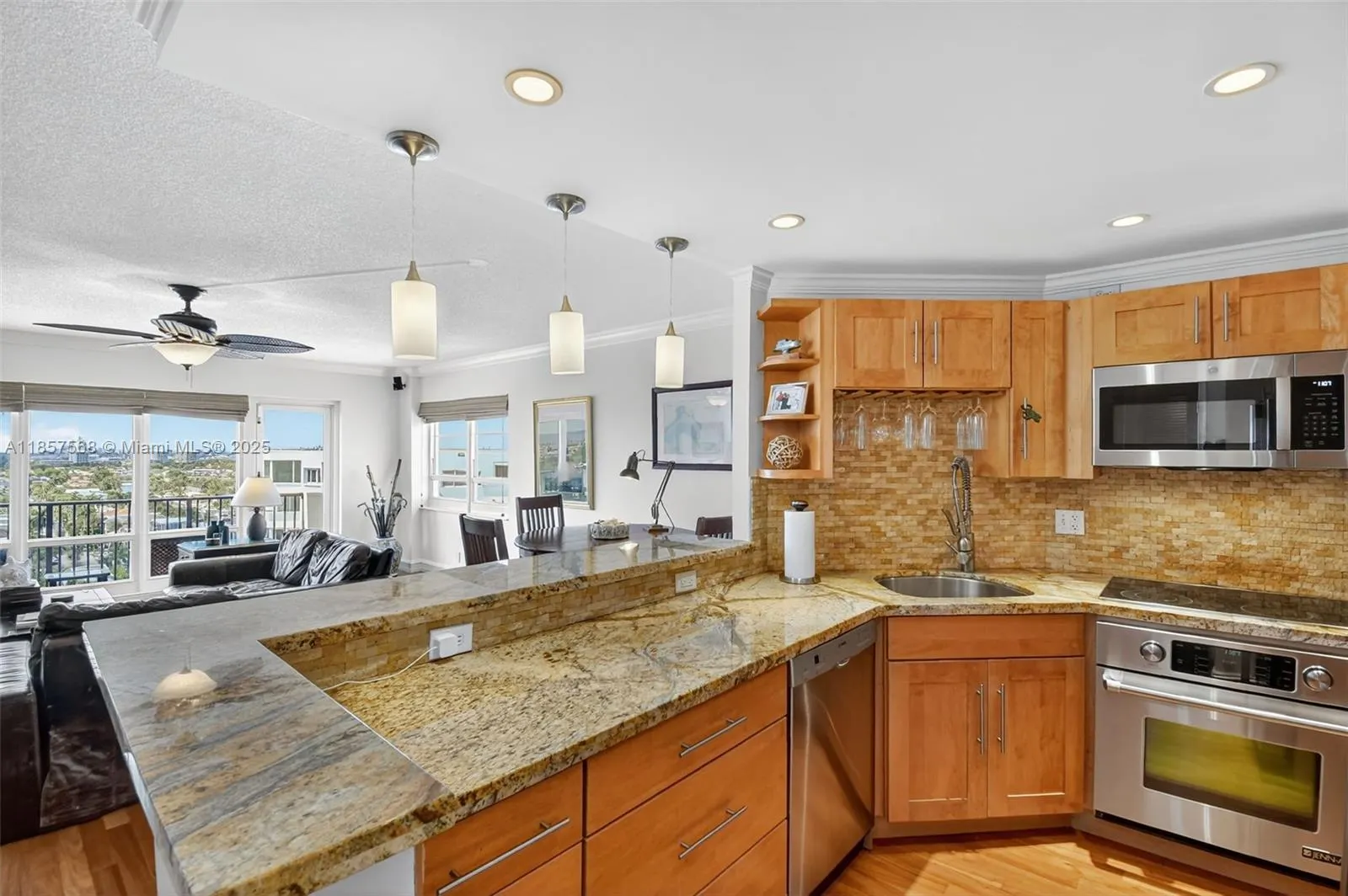 340 Sunset Dr, #1601