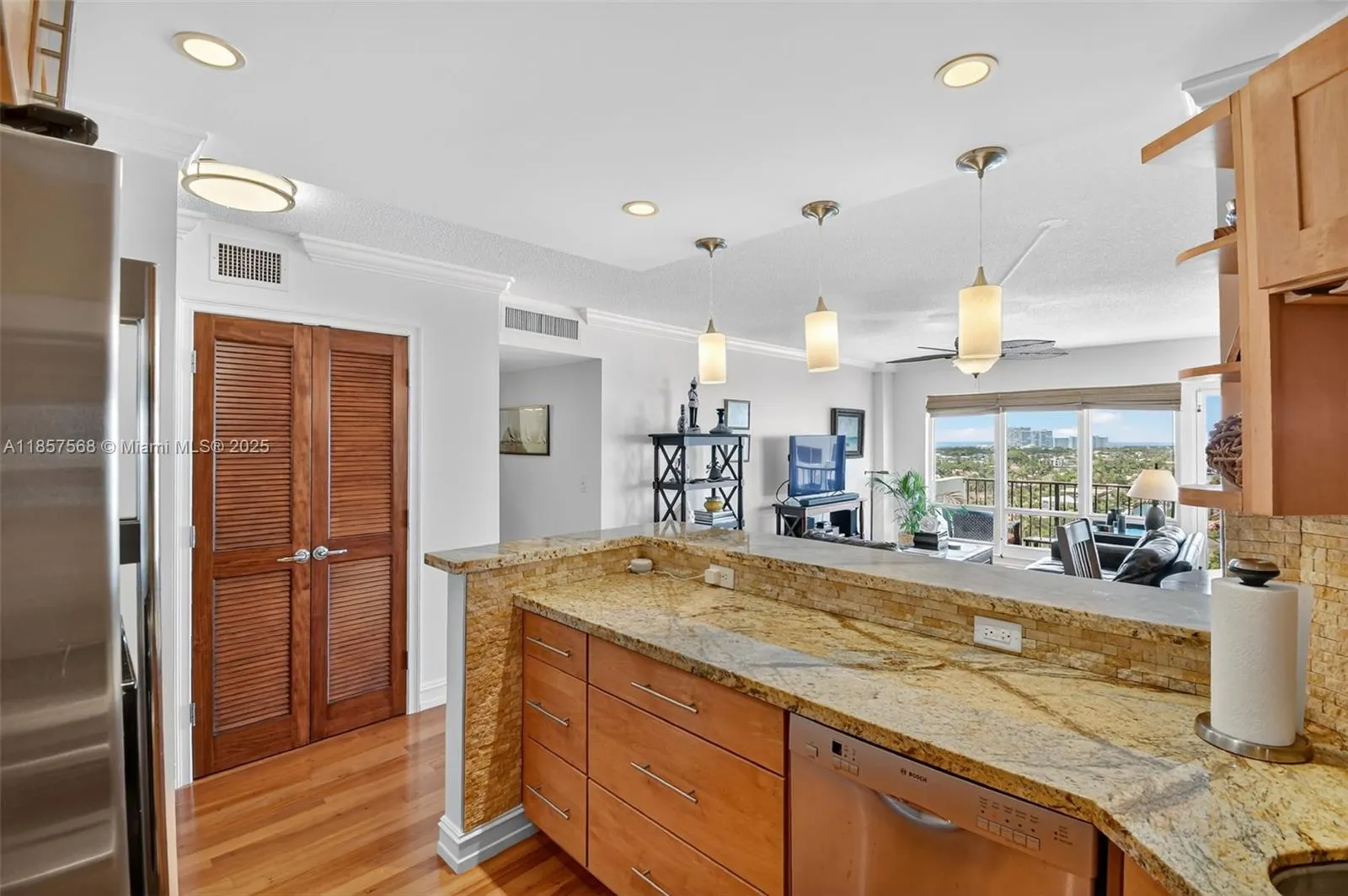 340 Sunset Dr, #1601