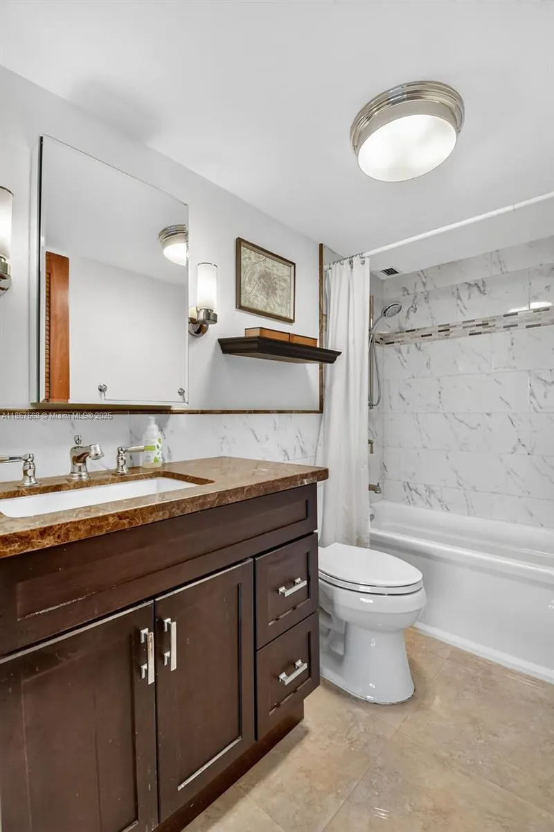 340 Sunset Dr, #1601