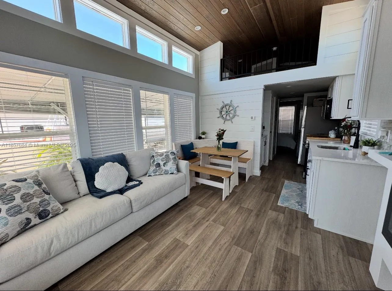 325 Calusa St 302