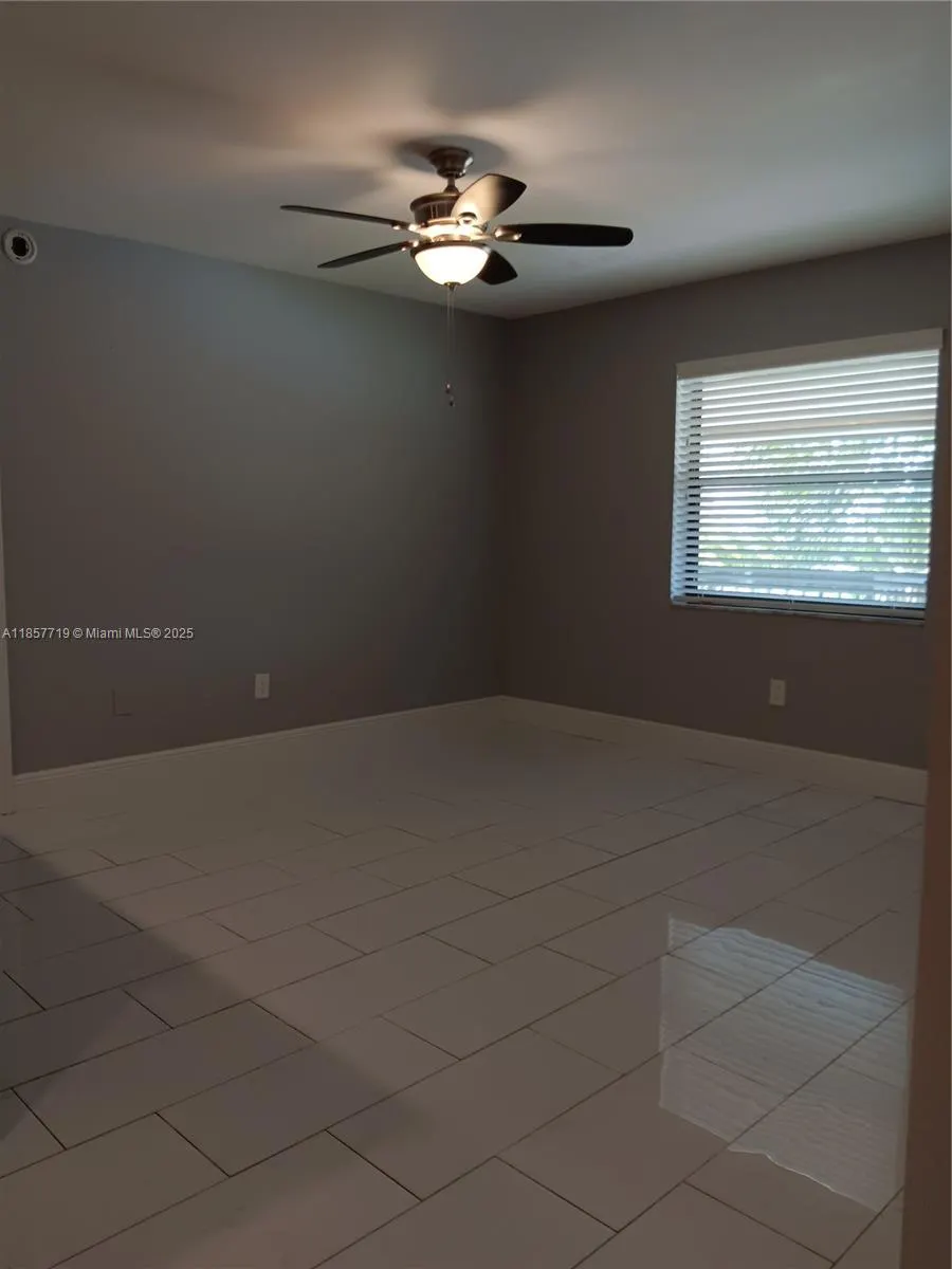 6040 Shakerwood Cir, #208