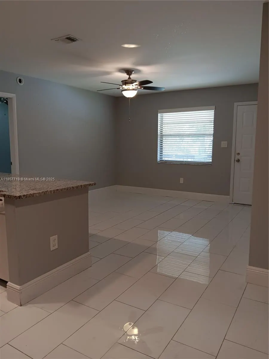 6040 Shakerwood Cir, #208