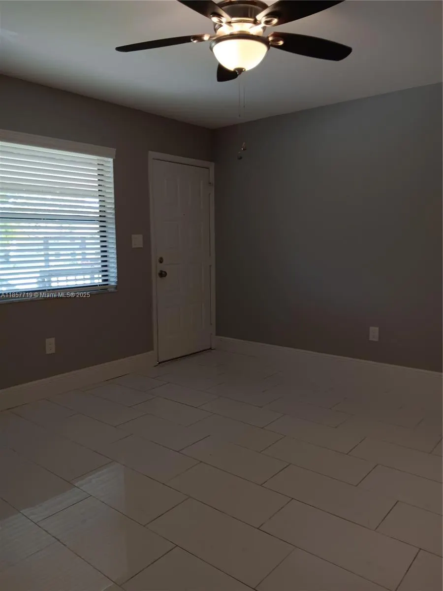 6040 Shakerwood Cir, #208