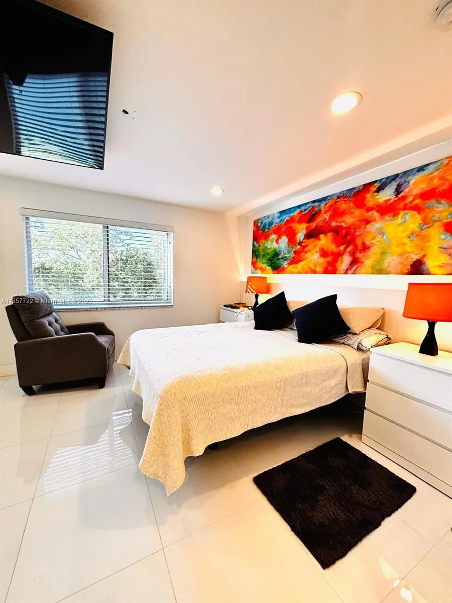 9321 Sunrise Lakes Blvd, #305