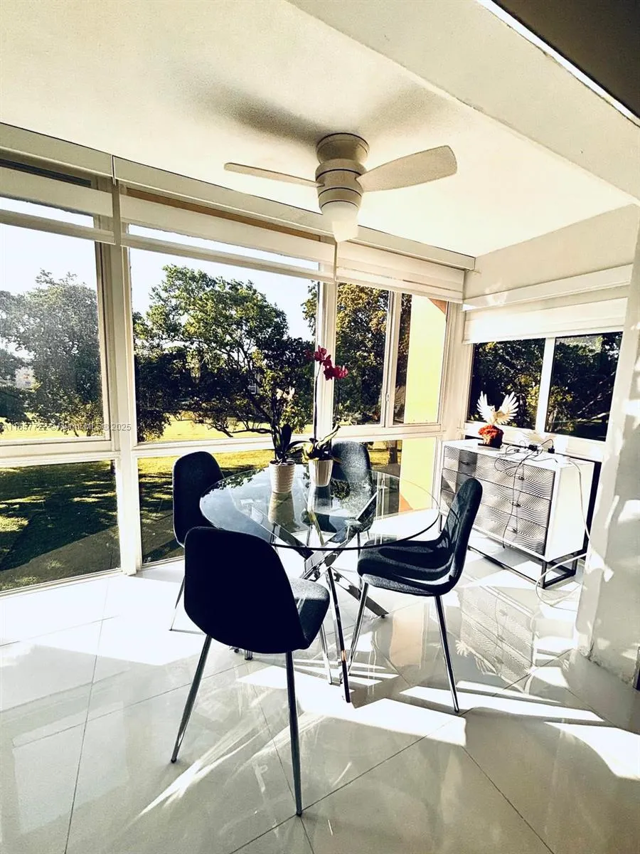 9321 Sunrise Lakes Blvd, #305