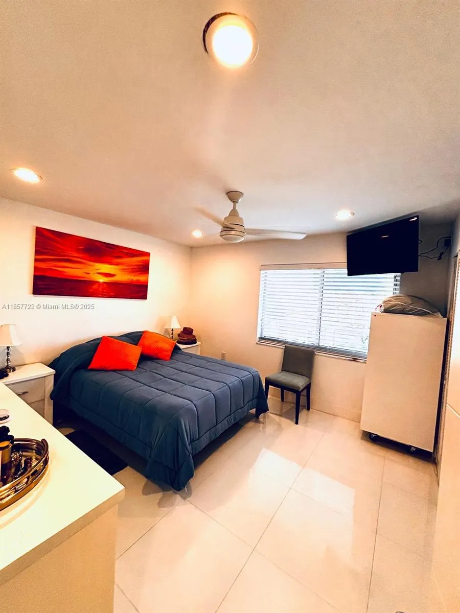 9321 Sunrise Lakes Blvd, #305