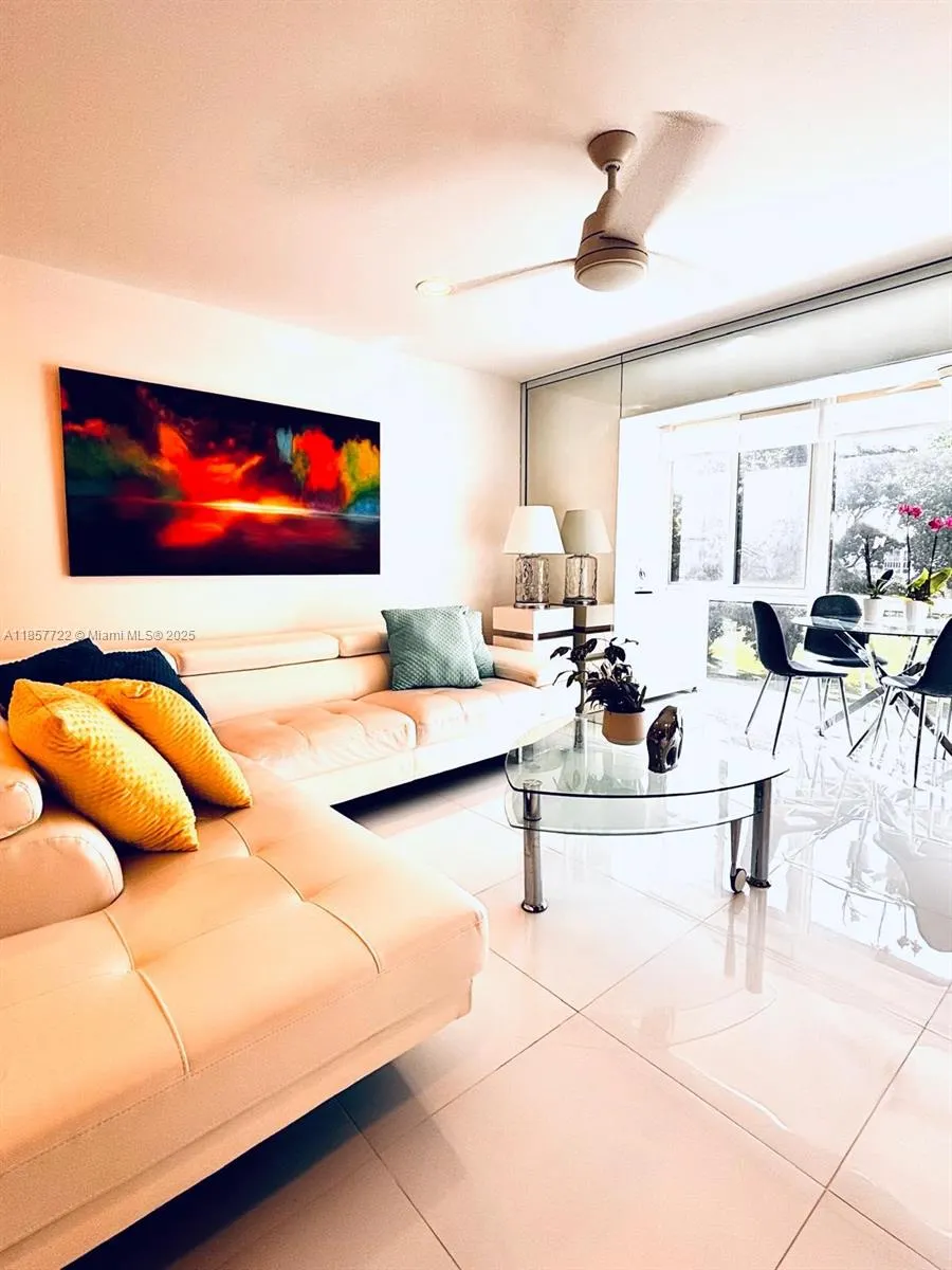 9321 Sunrise Lakes Blvd, #305