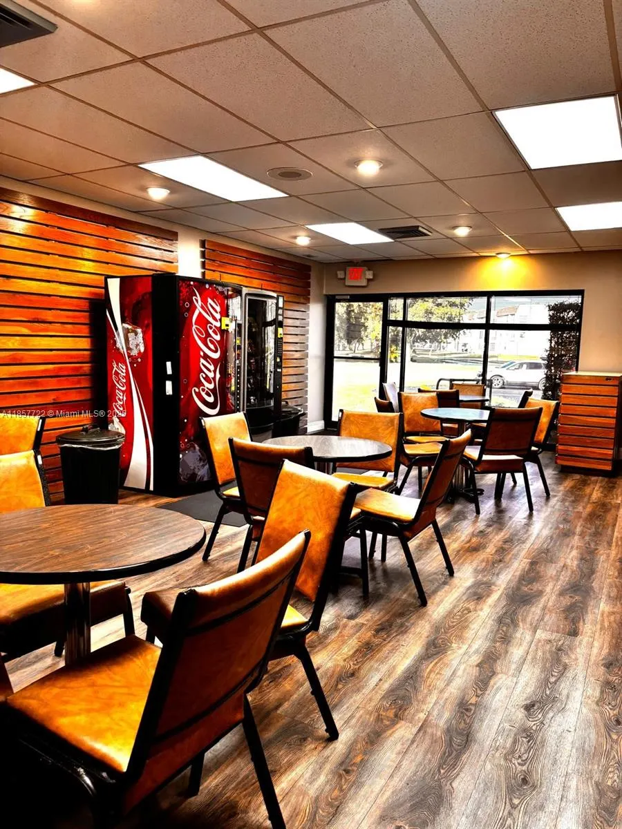 9321 Sunrise Lakes Blvd, #305
