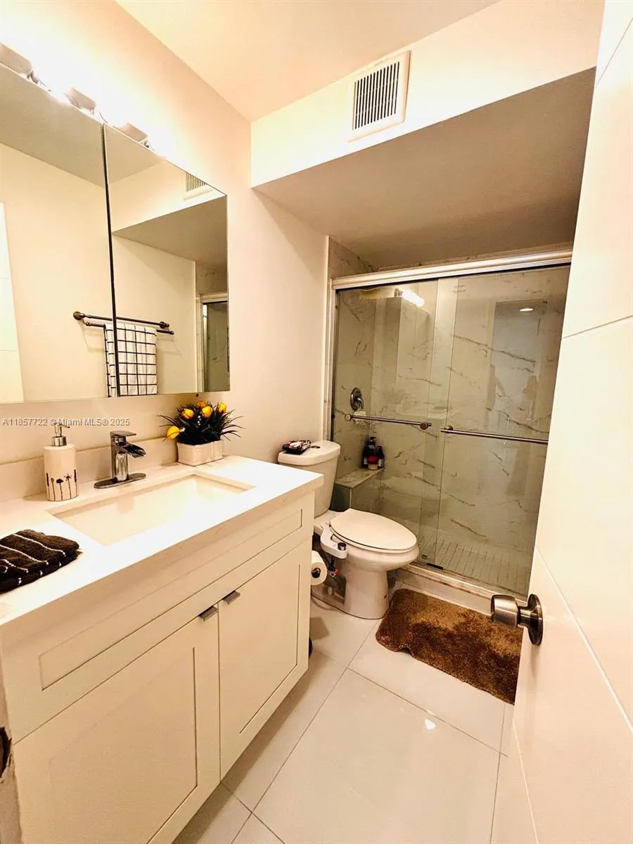 9321 Sunrise Lakes Blvd, #305
