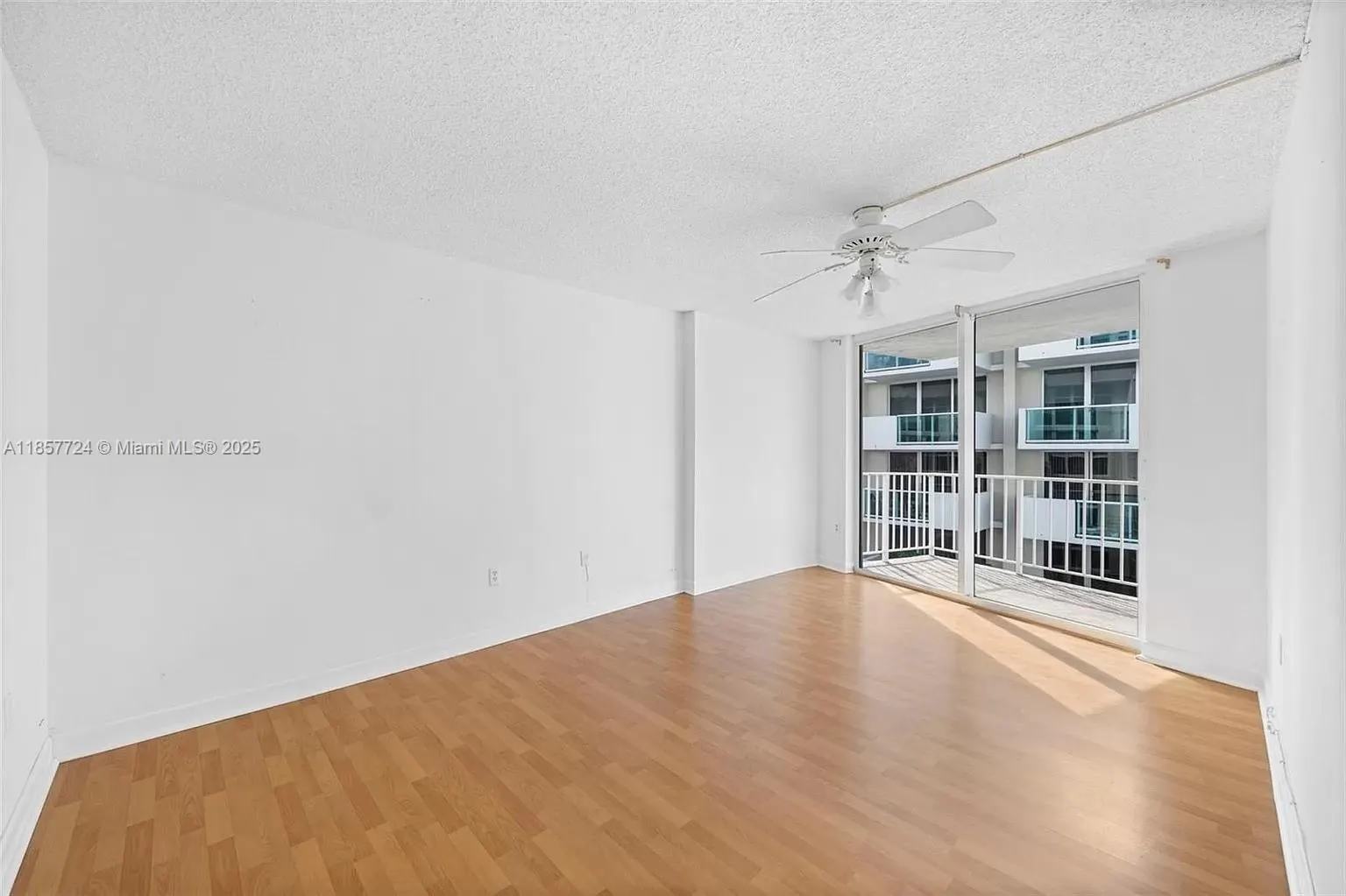 1228 West Ave, #1415