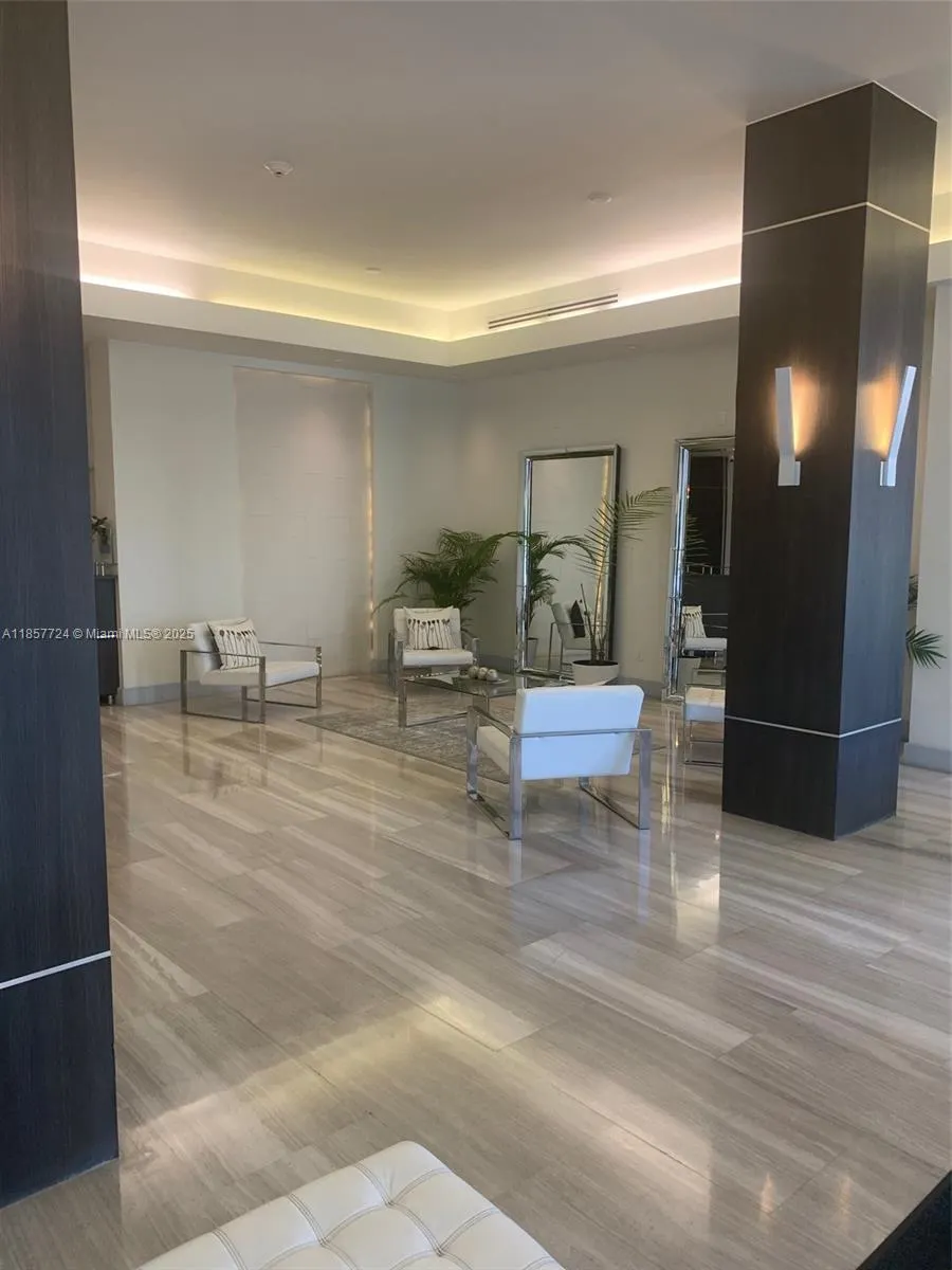 1228 West Ave, #1415