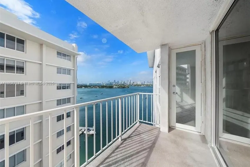 1228 West Ave, #1415