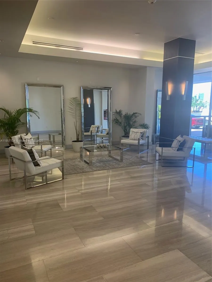 1228 West Ave, #1415