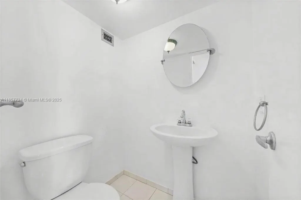 1228 West Ave, #1415
