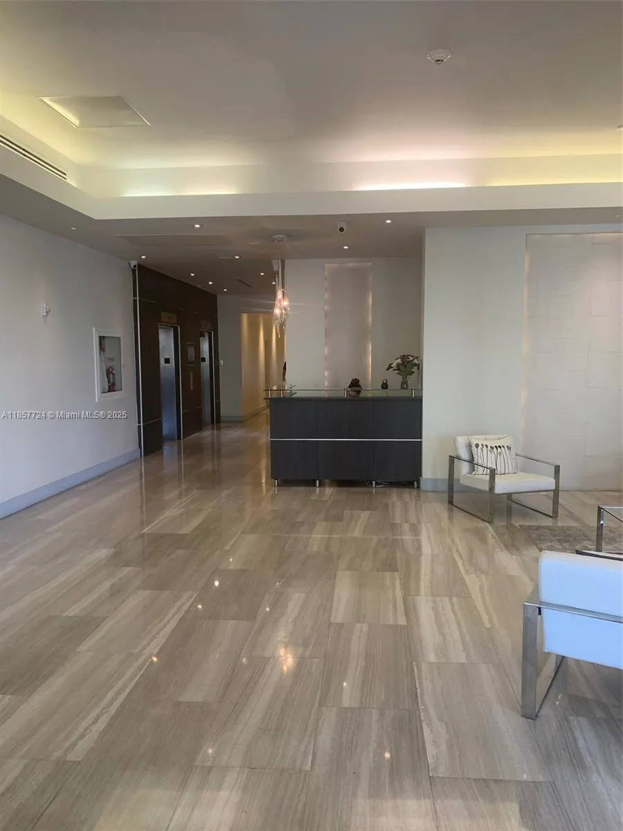 1228 West Ave, #1415