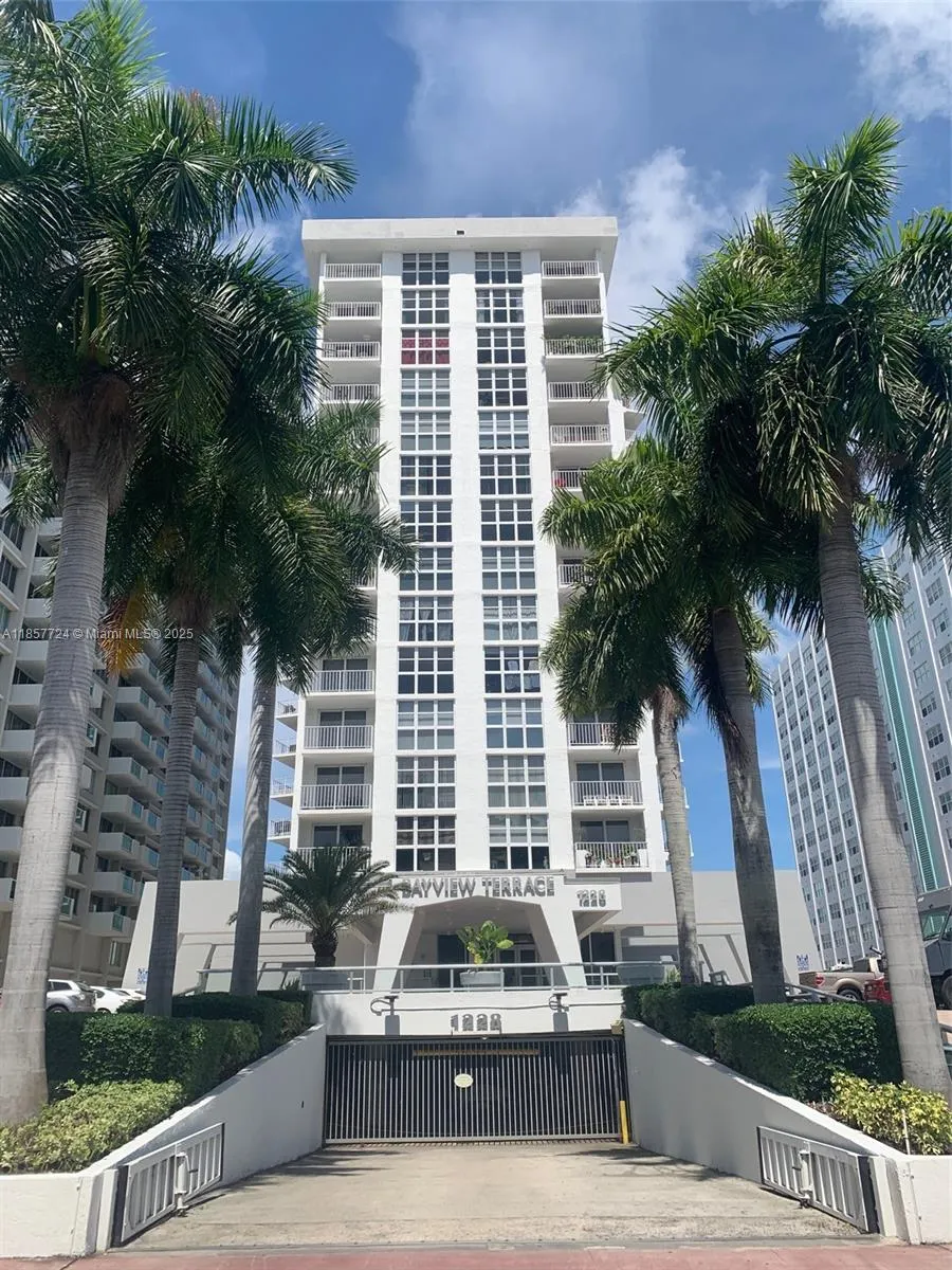 1228 West Ave, #1415