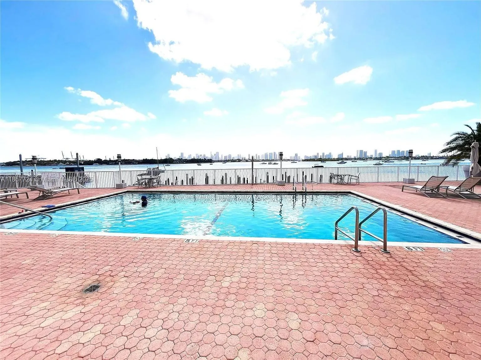 1228 West Ave, #1415