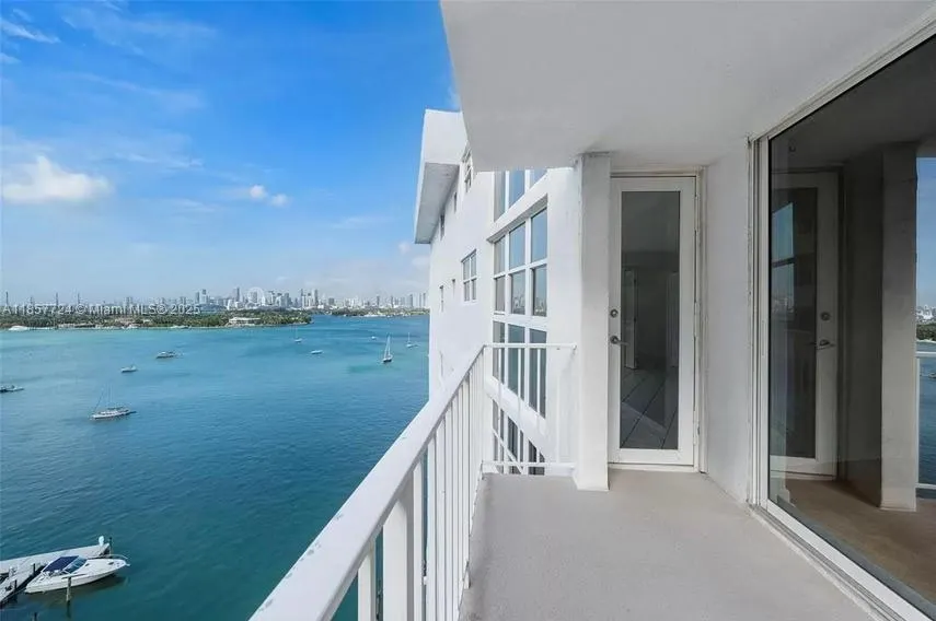 1228 West Ave, #1415