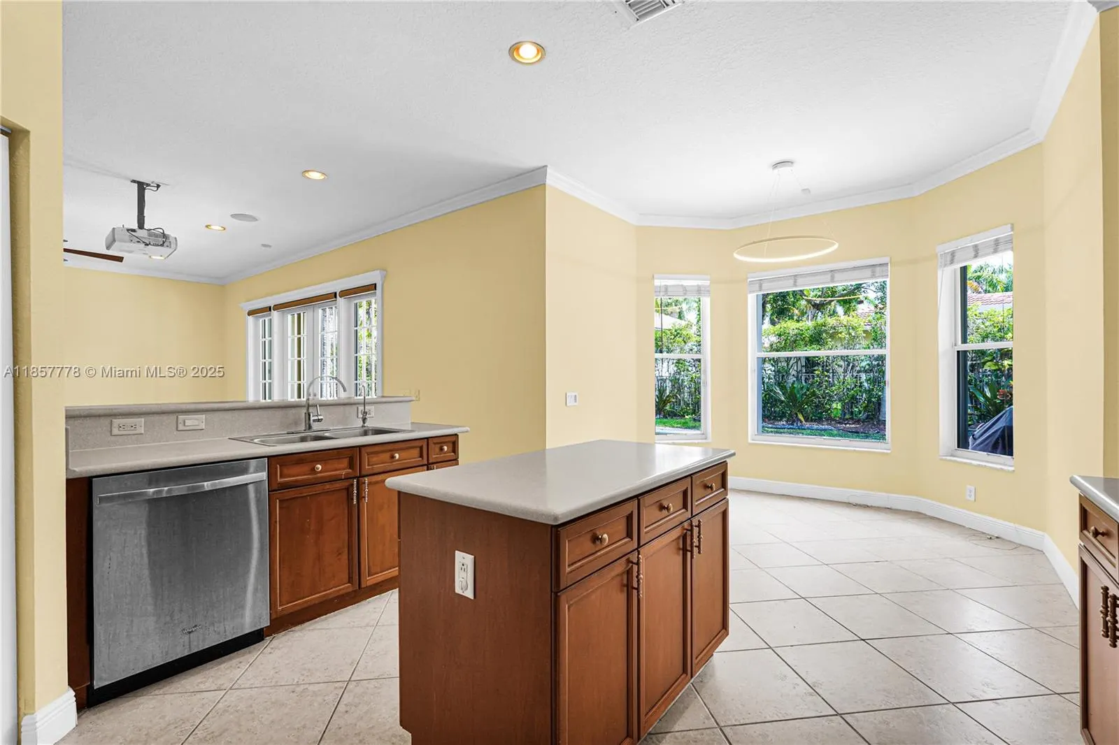 904 Stillwater Ct