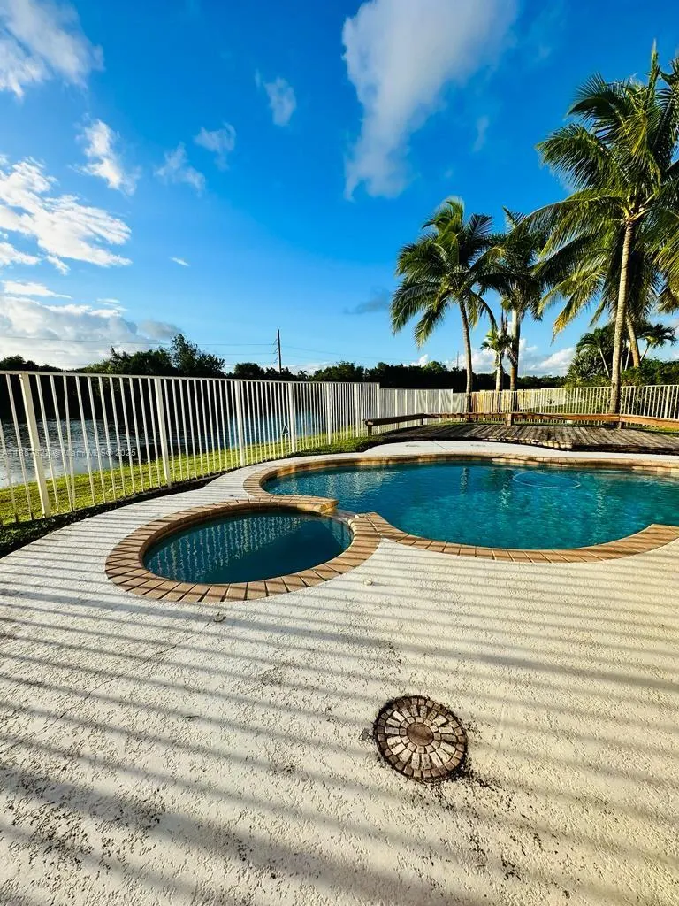 1887 Harbor View Cir