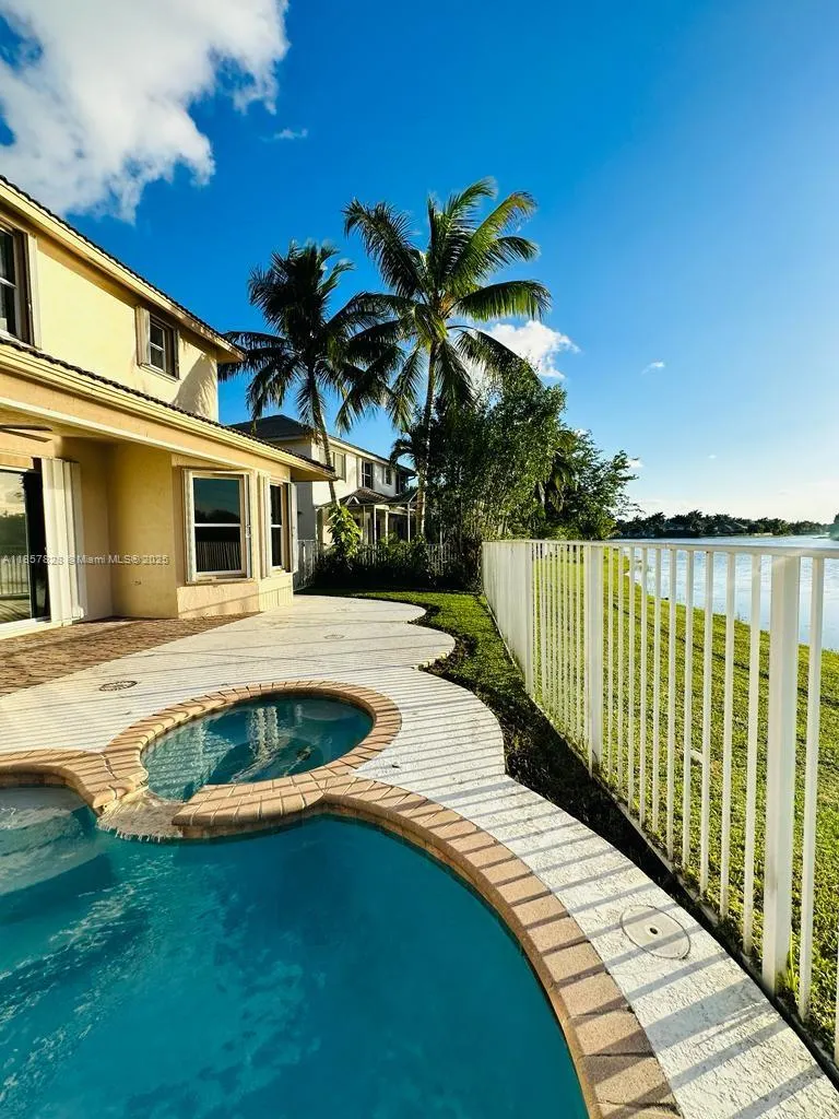 1887 Harbor View Cir