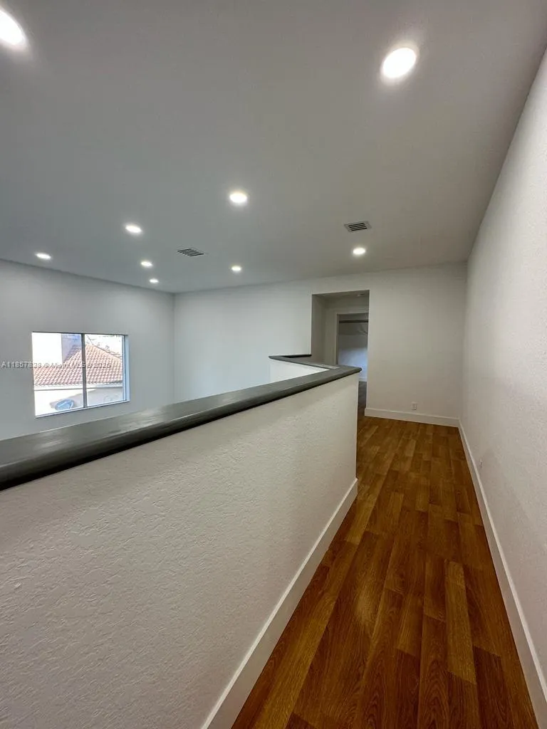 1887 Harbor View Cir