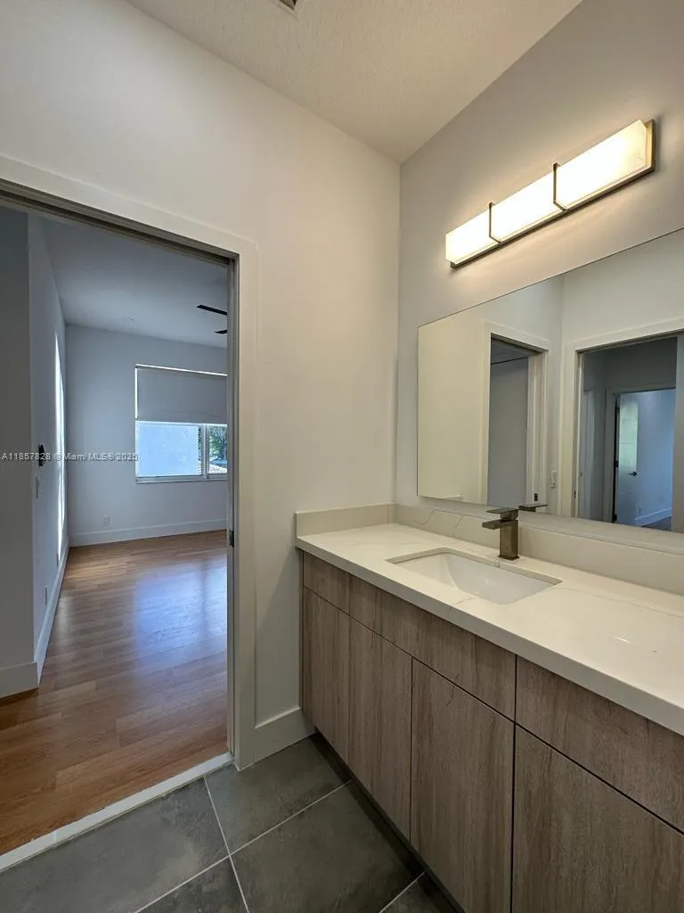 1887 Harbor View Cir