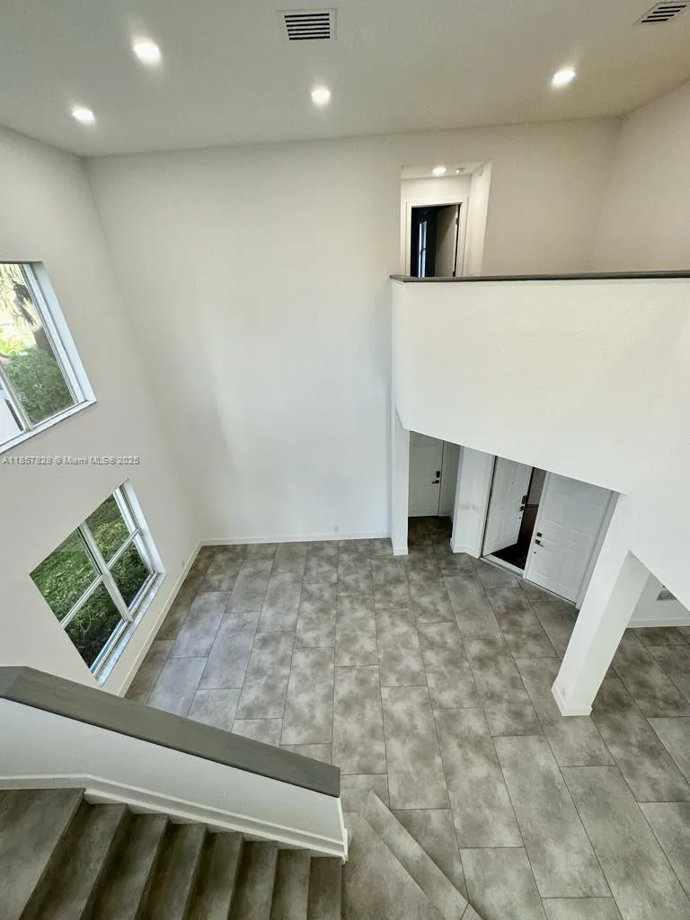 1887 Harbor View Cir