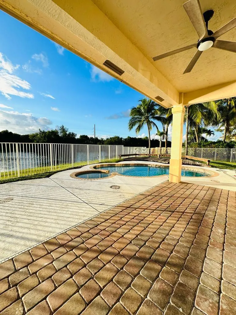 1887 Harbor View Cir