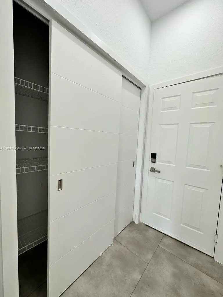 1887 Harbor View Cir