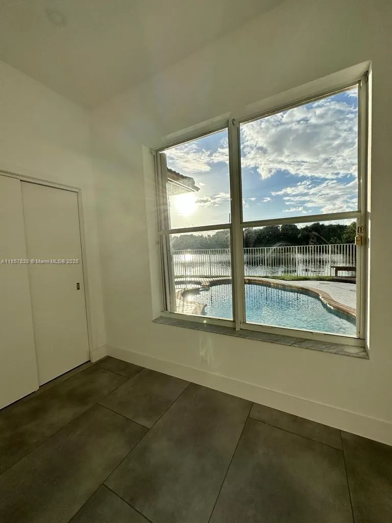 1887 Harbor View Cir