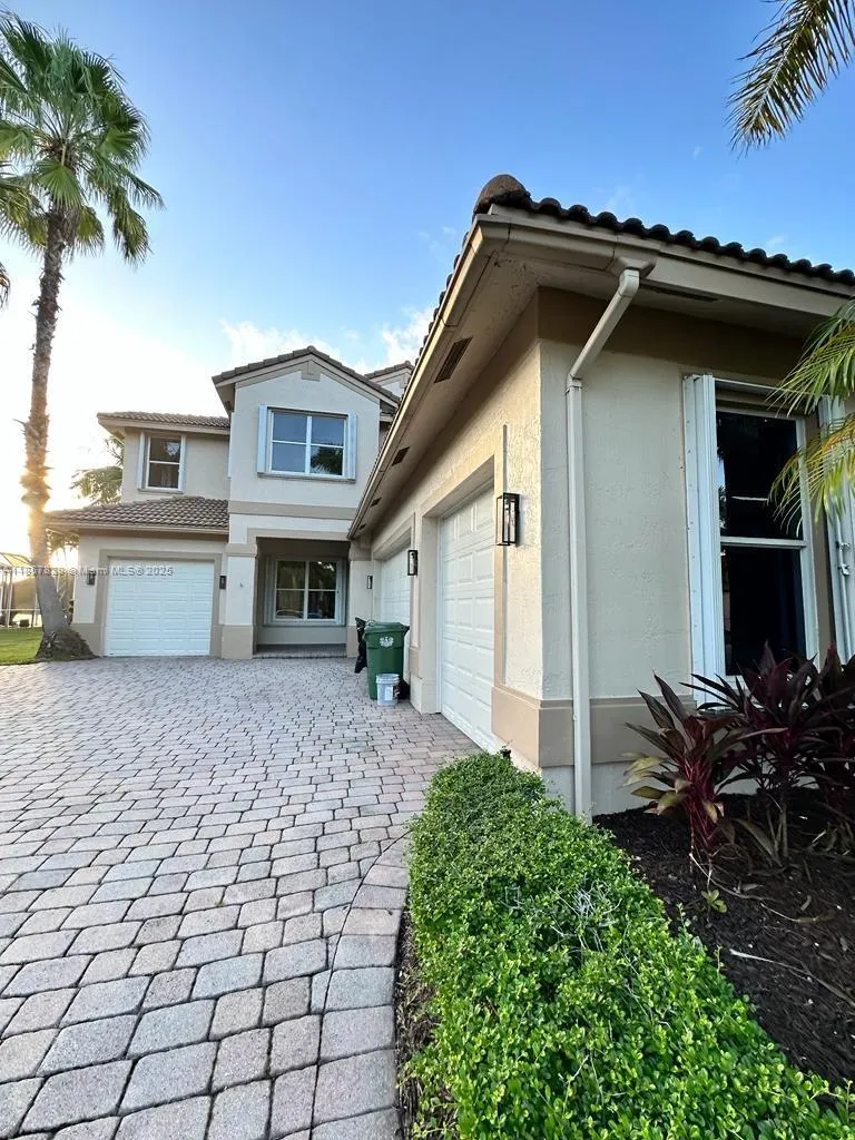 1887 Harbor View Cir
