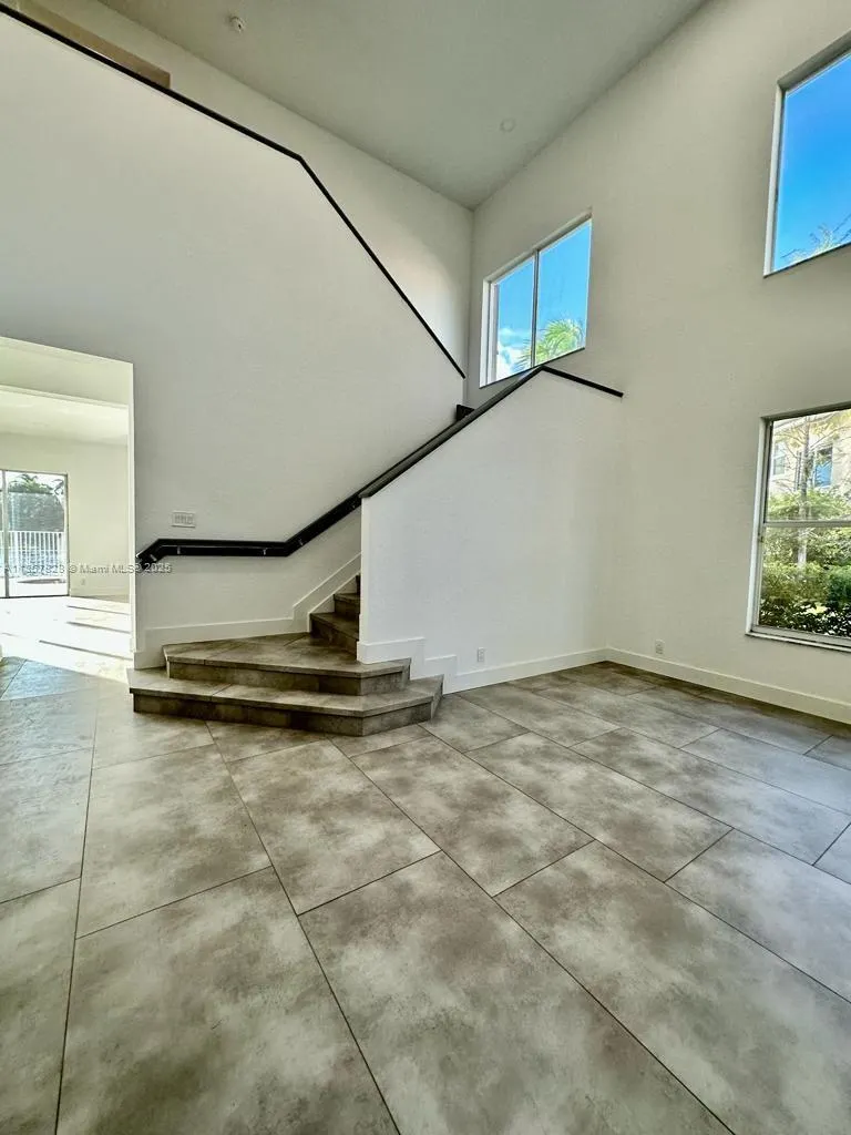 1887 Harbor View Cir