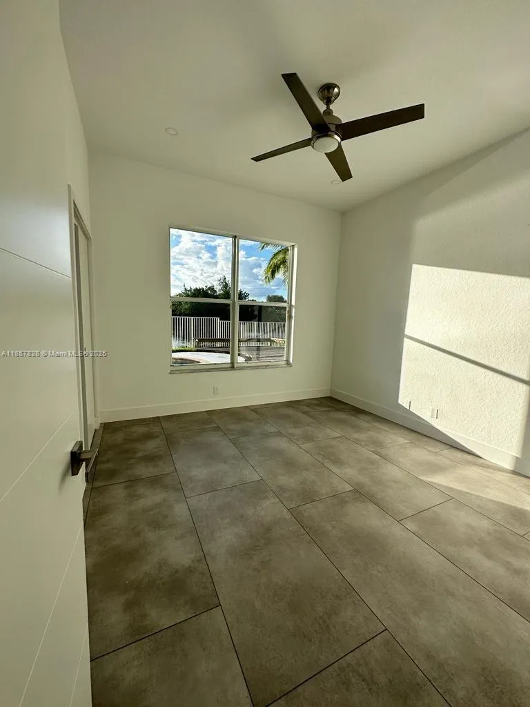 1887 Harbor View Cir