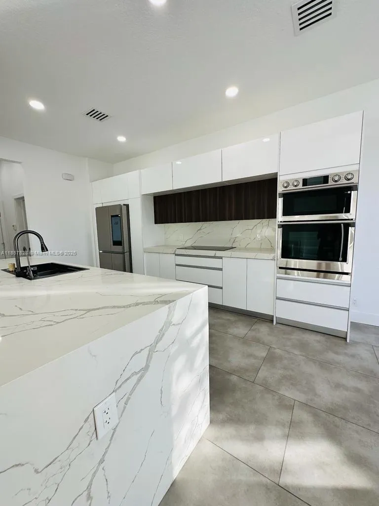 1887 Harbor View Cir