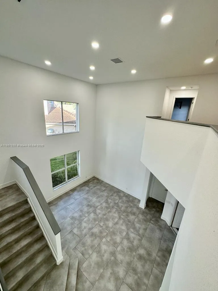 1887 Harbor View Cir