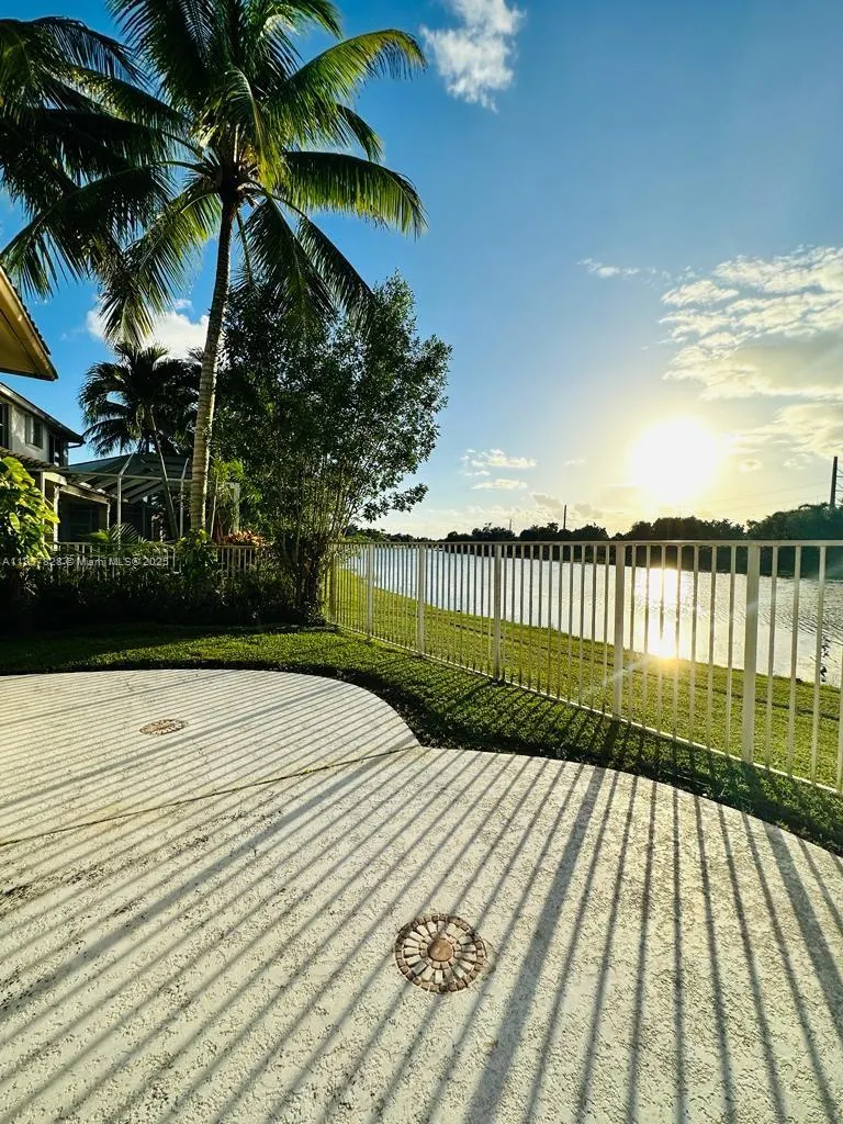 1887 Harbor View Cir