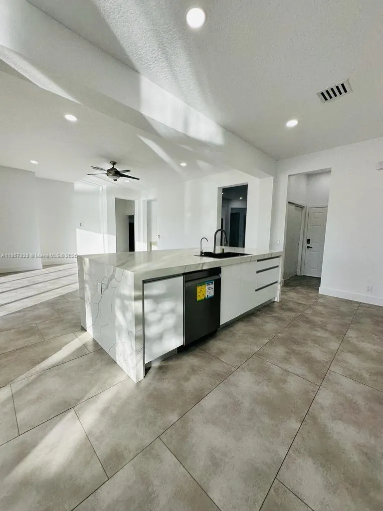 1887 Harbor View Cir