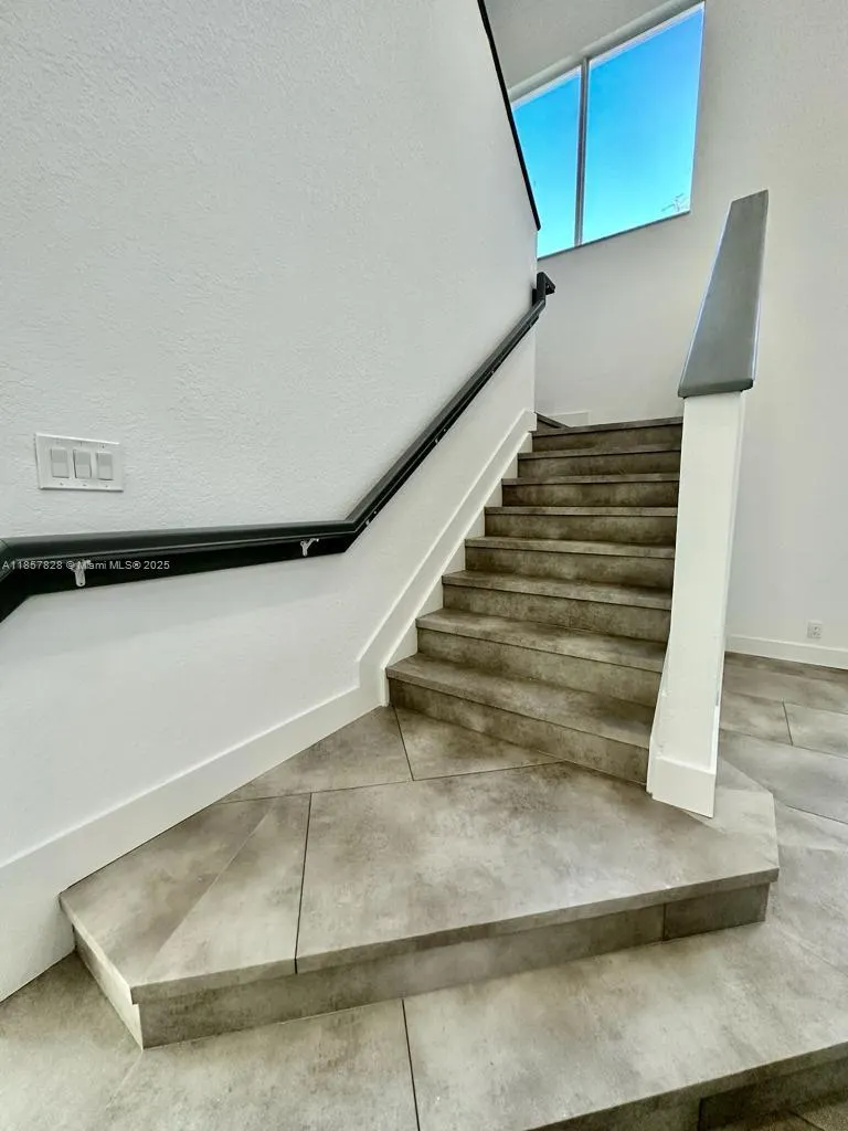 1887 Harbor View Cir