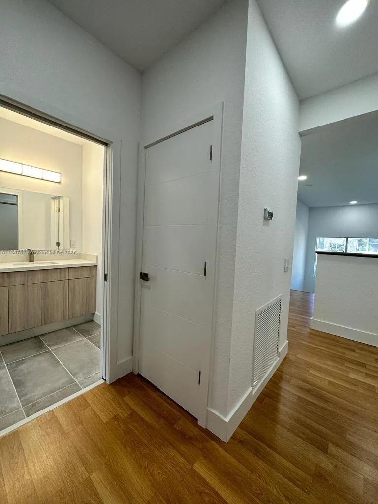 1887 Harbor View Cir