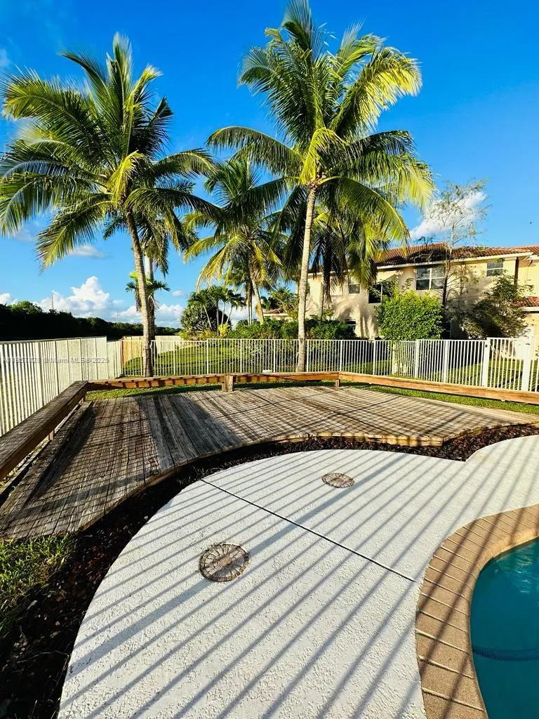1887 Harbor View Cir