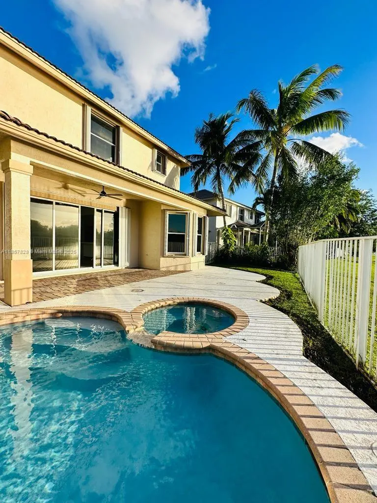 1887 Harbor View Cir