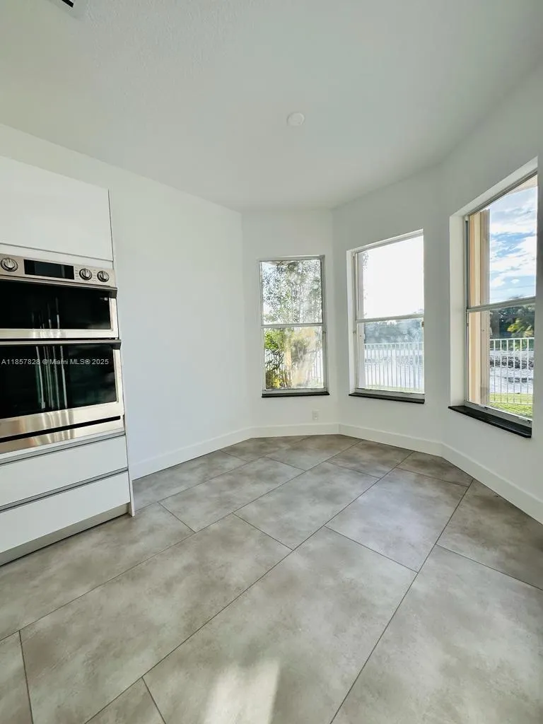 1887 Harbor View Cir