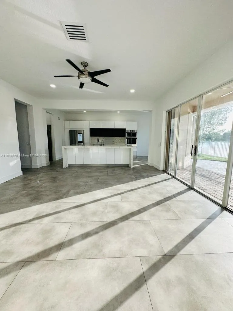 1887 Harbor View Cir