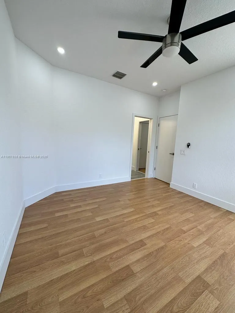 1887 Harbor View Cir