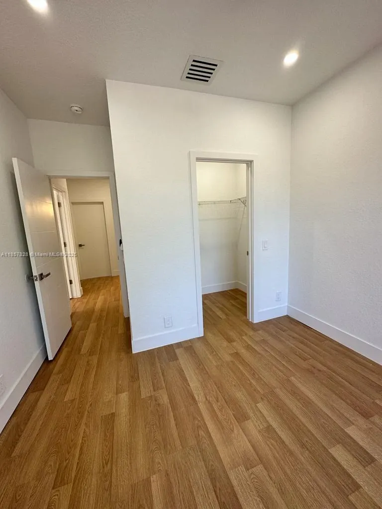 1887 Harbor View Cir